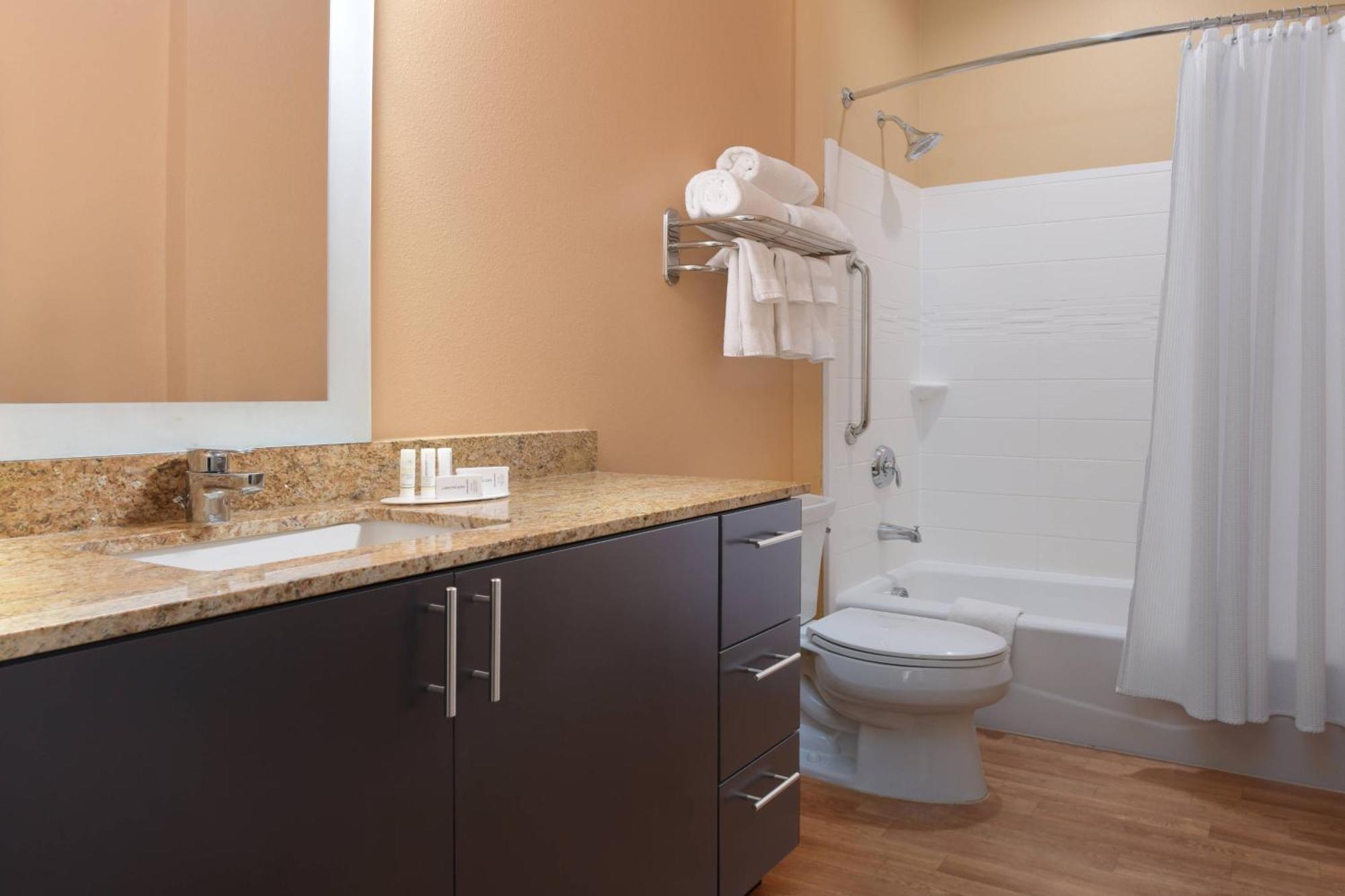 Towneplace Suites By Marriott Lake Jackson Clute Exterior foto