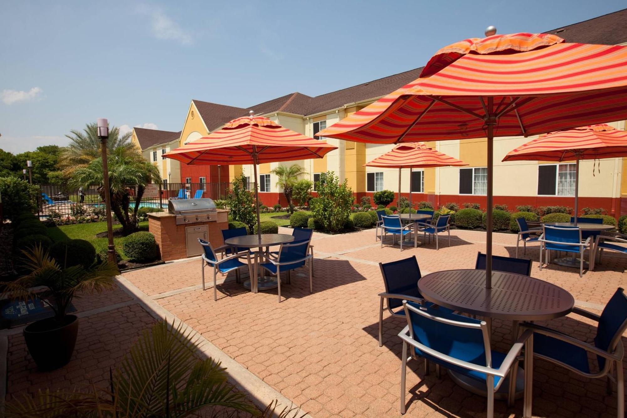 Towneplace Suites By Marriott Lake Jackson Clute Exterior foto