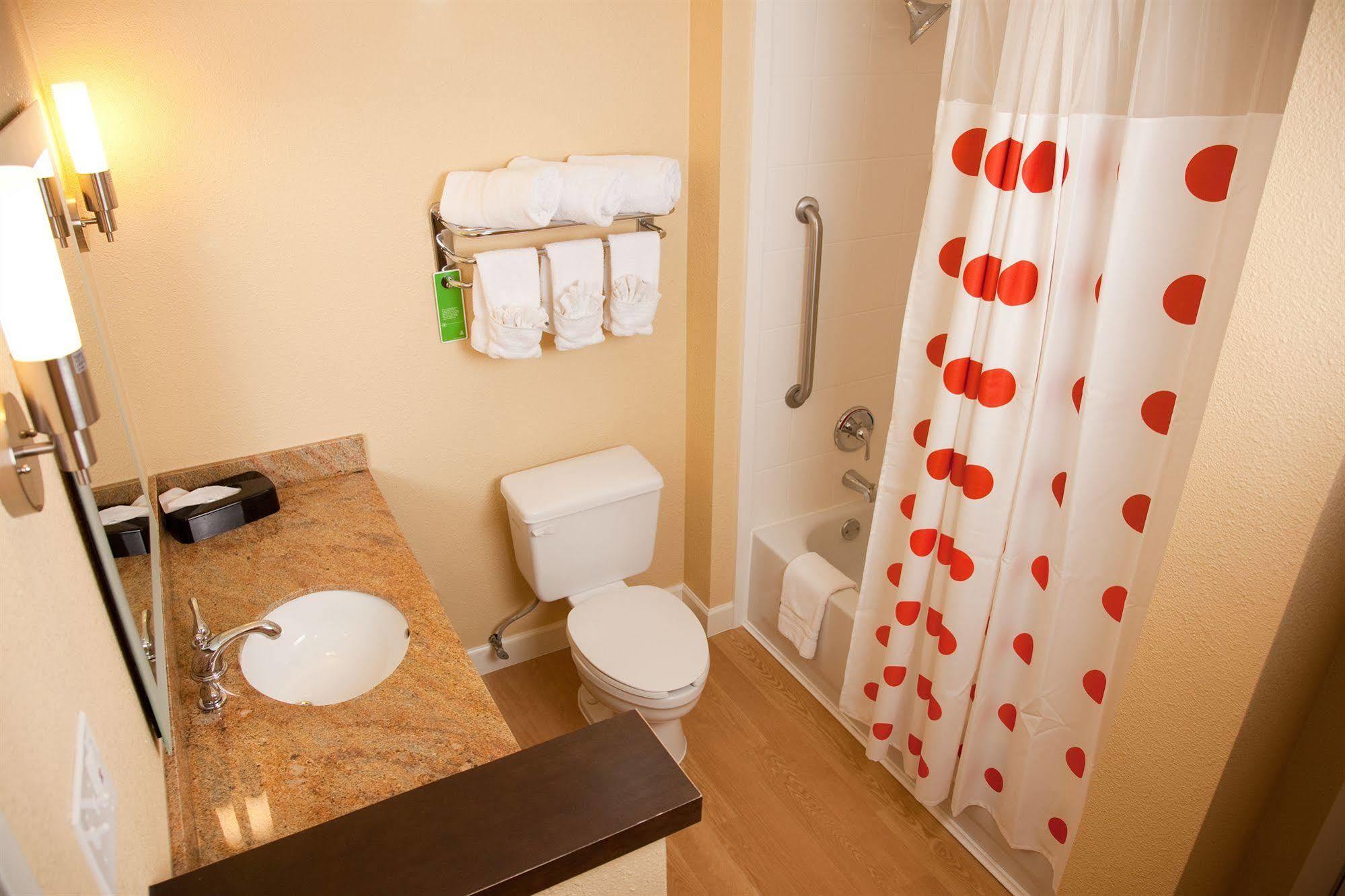 Towneplace Suites By Marriott Lake Jackson Clute Exterior foto