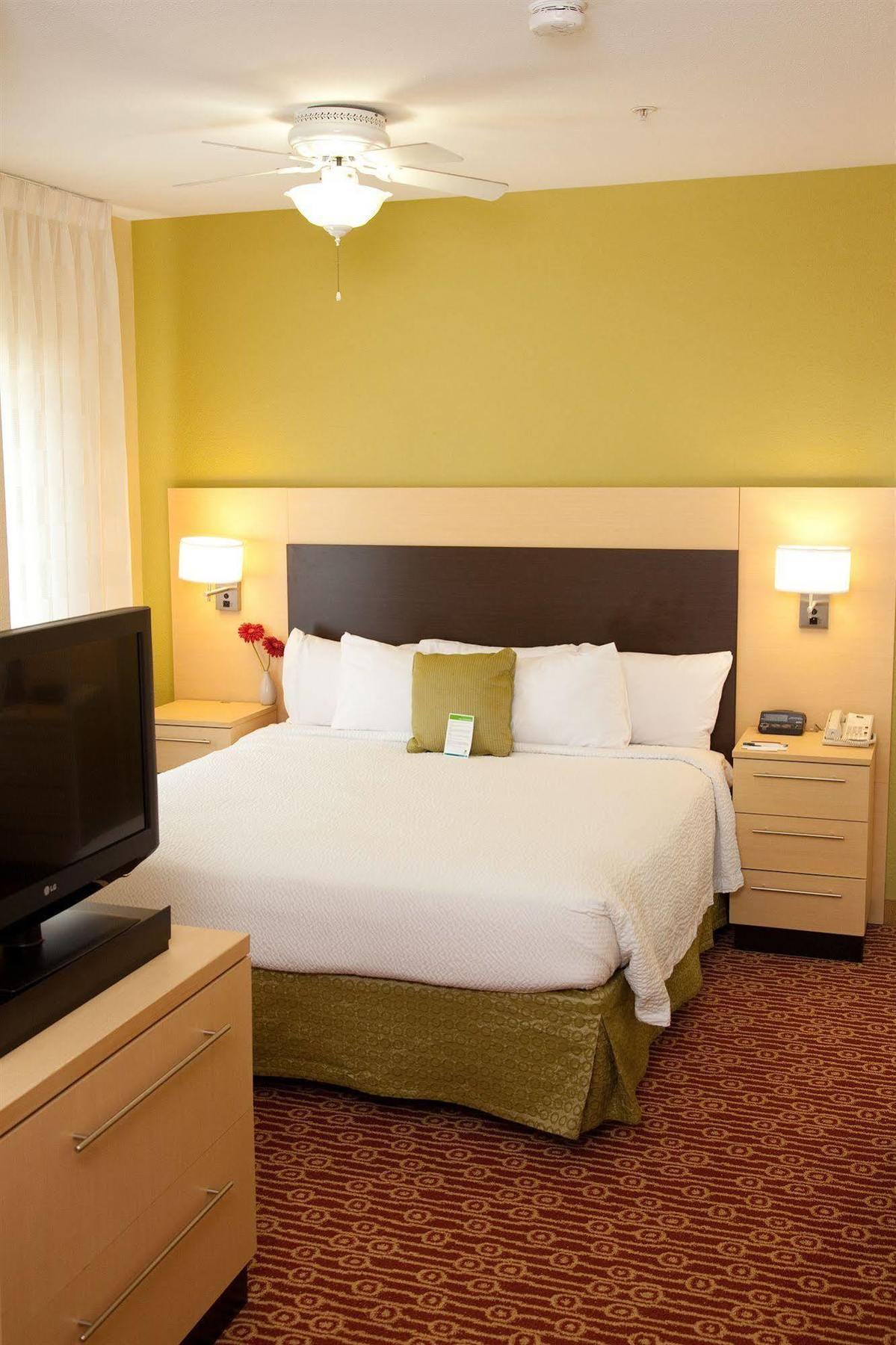 Towneplace Suites By Marriott Lake Jackson Clute Exterior foto