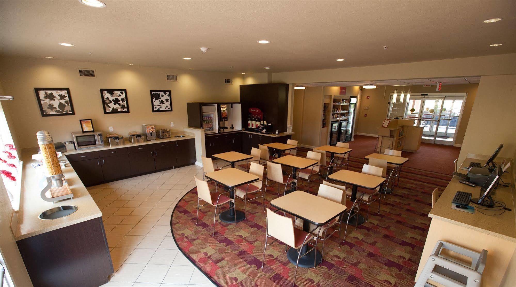 Towneplace Suites By Marriott Lake Jackson Clute Exterior foto